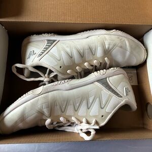 Varsity 7.5 White and Gray Athletic Cheer Shoes Sneakers